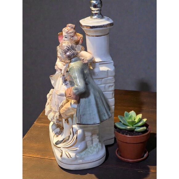 Vintage Porcelain Boudoir Bedside Table Lamp Victorian Courting Couple RARE - Picture 3 of 9